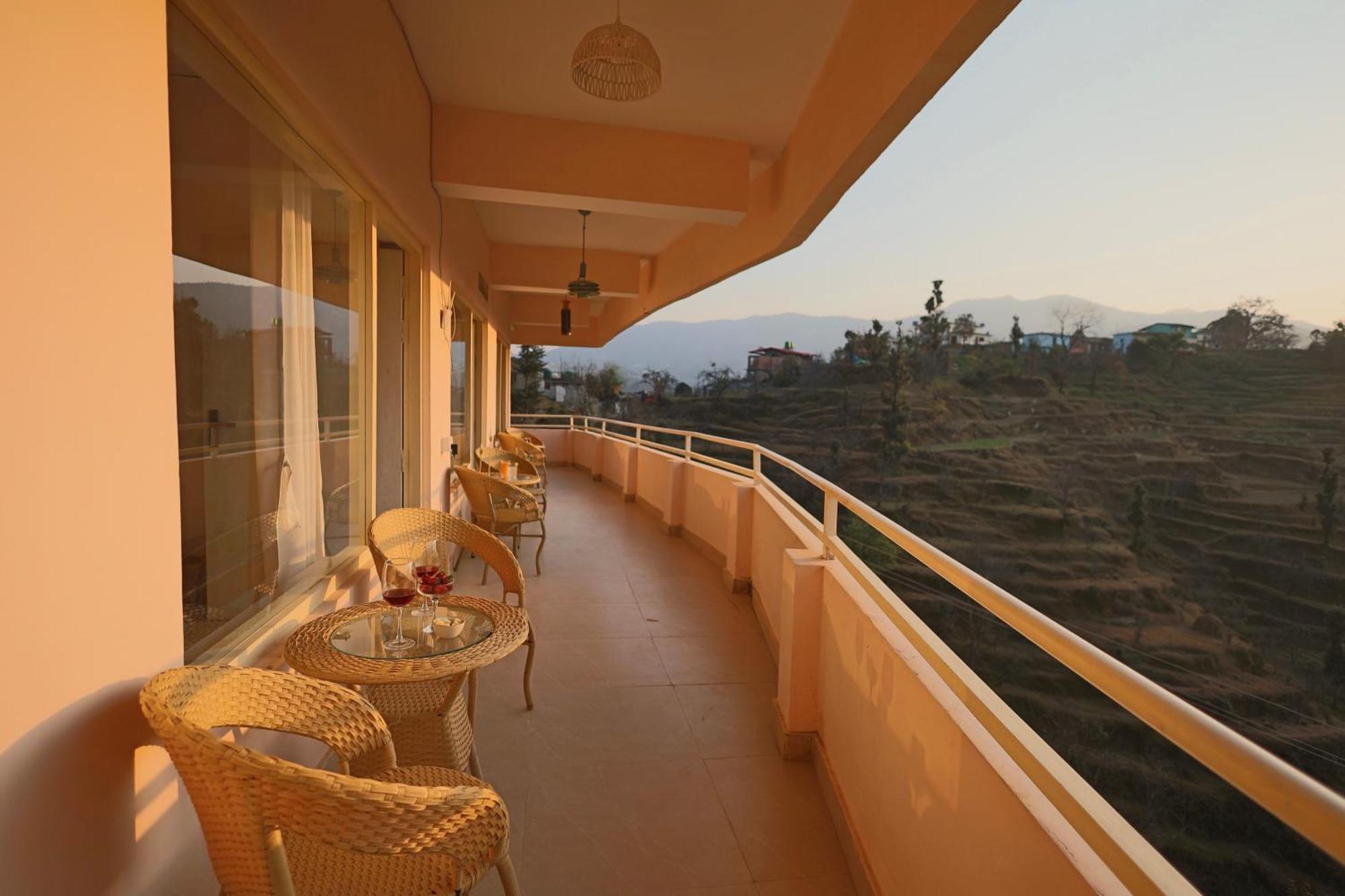 Nazaara -Thhpsociety - Mukteshwar - Witness The View From Your Bed Exterior photo
